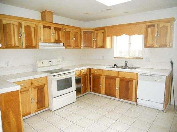 4th image of 1532 W Bonneville St