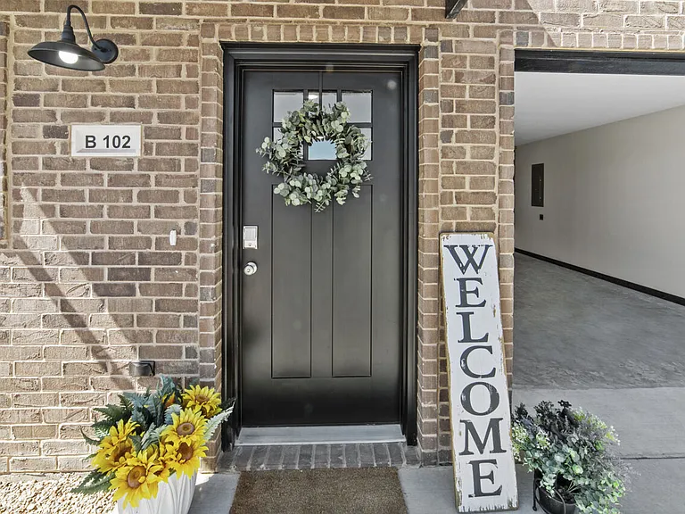 Settlers Trail Apartments — Photo 18