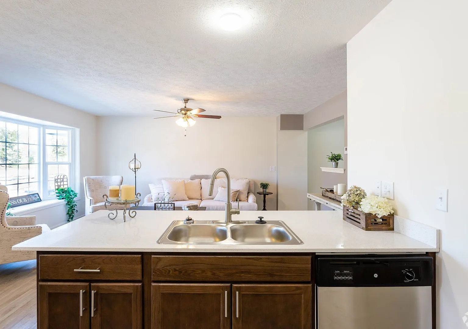 3 Bedroom 2.5 Bath Townhome — Photo 4