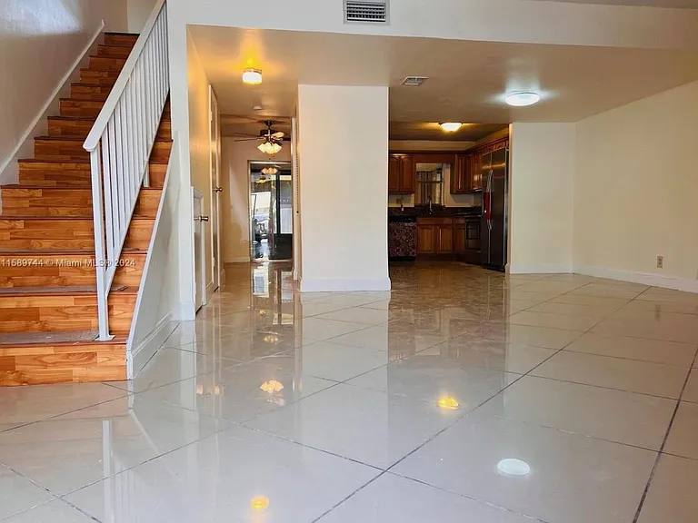 6534 SW 41st St — Photo 3