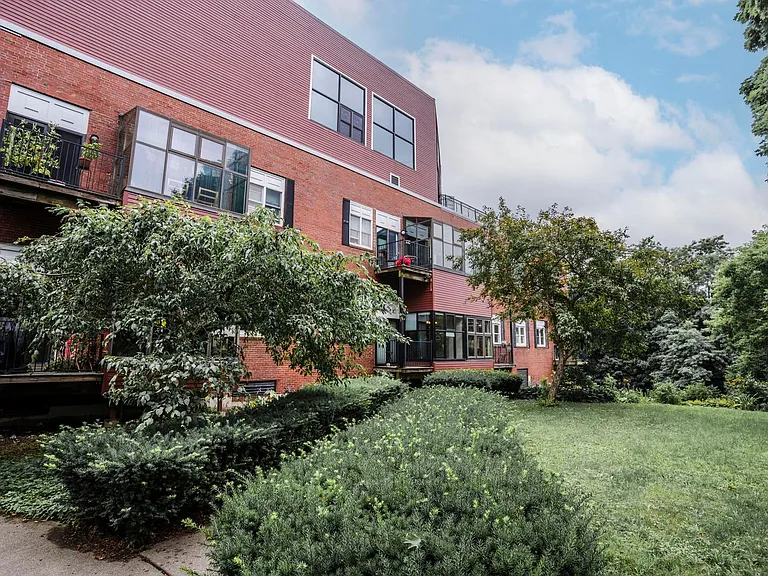 112 Franklin St #C8 — Photo 8