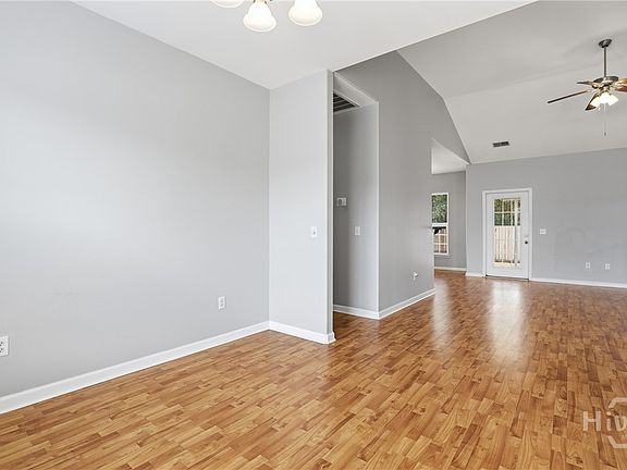 5th image of 127 Pine View Crossing