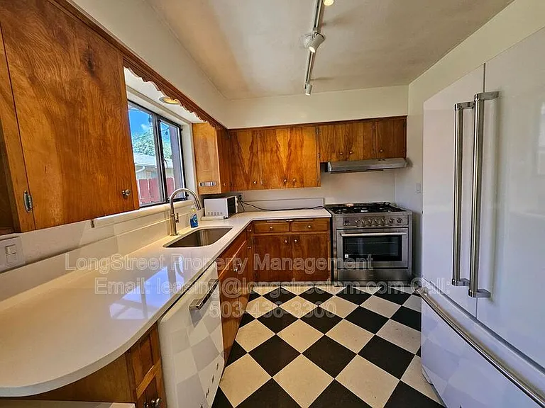 6515 SE Steele St — Photo 8