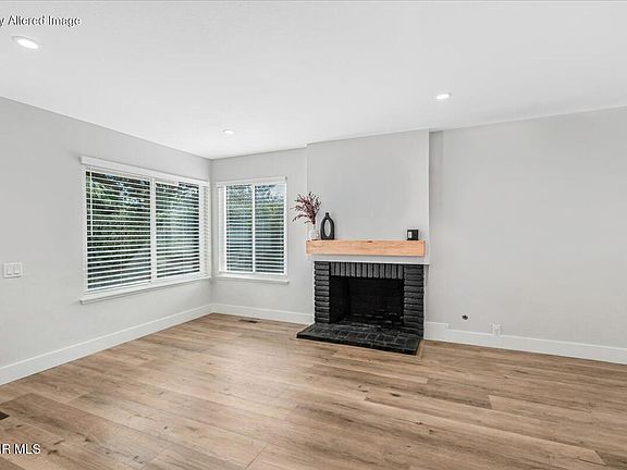 3rd image of 2681 Briarwood Pl