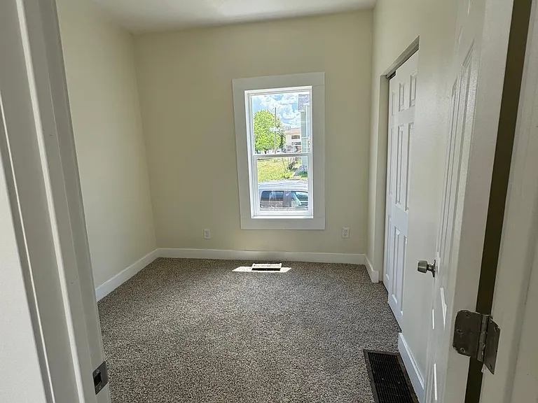 101 N Irwin St — Photo 5