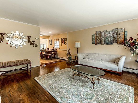 5th image of 22 Lindbergh St