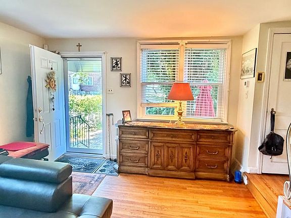 5th image of 7301 Malvern Ave