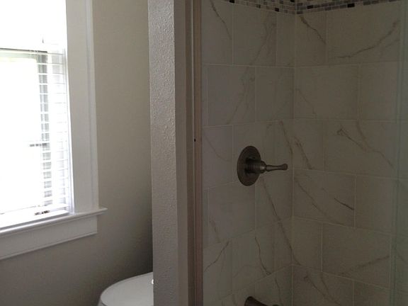 5th image of 1029 W End Blvd #B