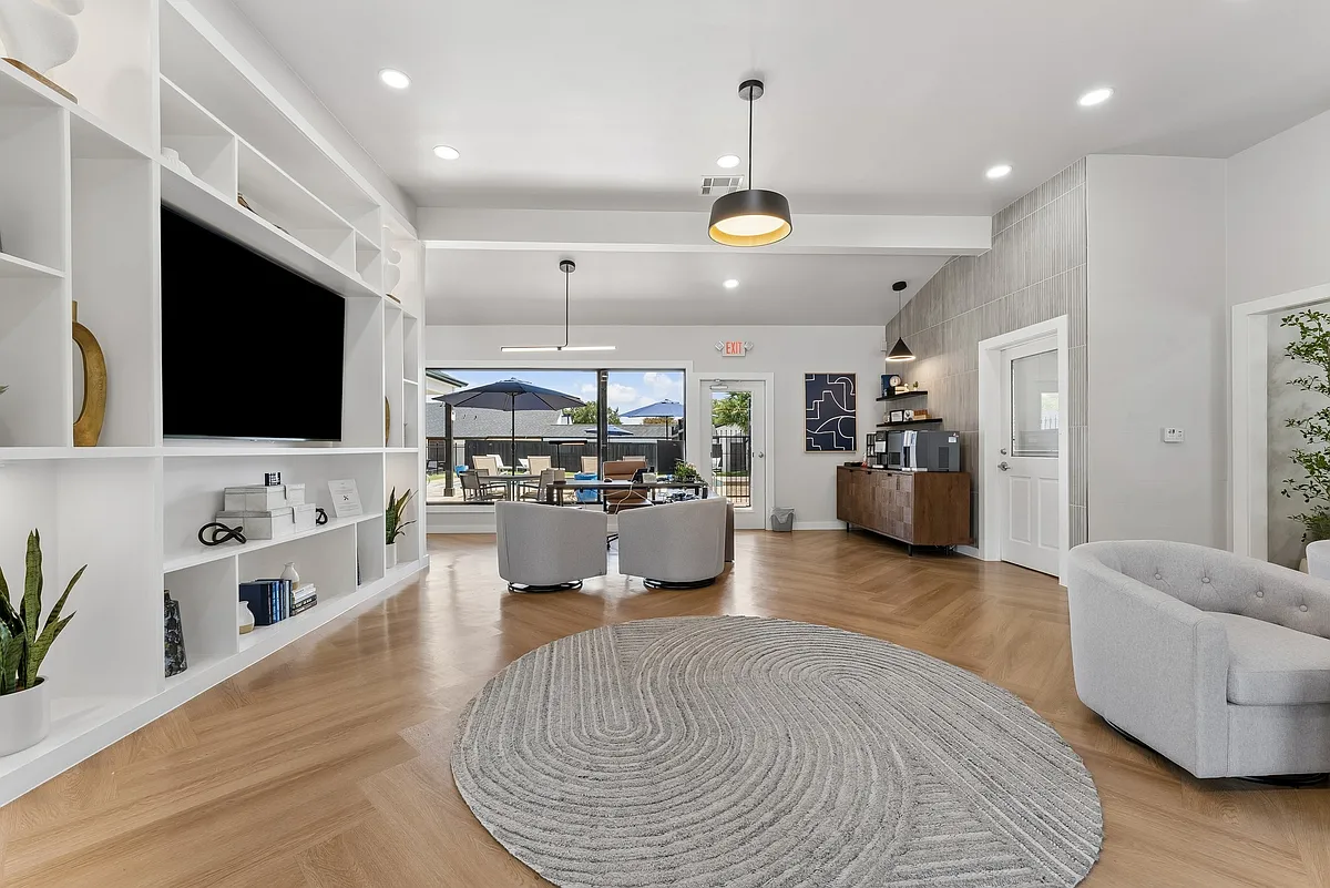 Building Photo - Vara Westover Hills