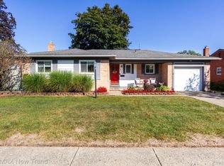 33146 Lyndon St, Livonia, MI 48154