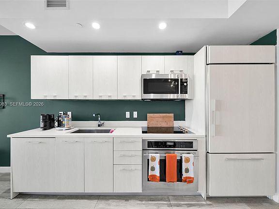 3rd image of 45 SW 9th St APT 3909