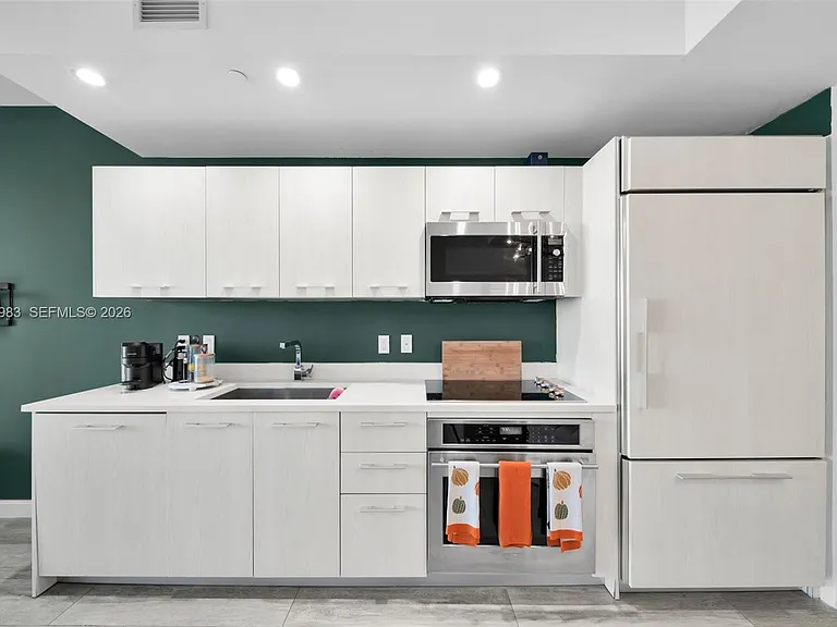 45 SW 9th St #3909 — Photo 3
