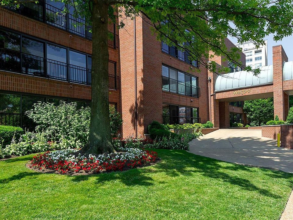 1st image of 4540 Laclede Ave APT 202