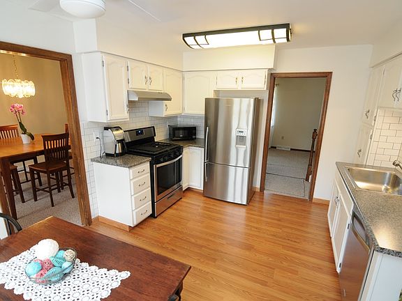 2nd image of 709 Champagne Ave
