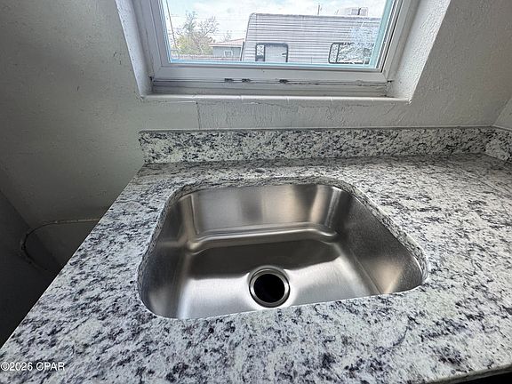 5th image of 1209/1211 10th St E