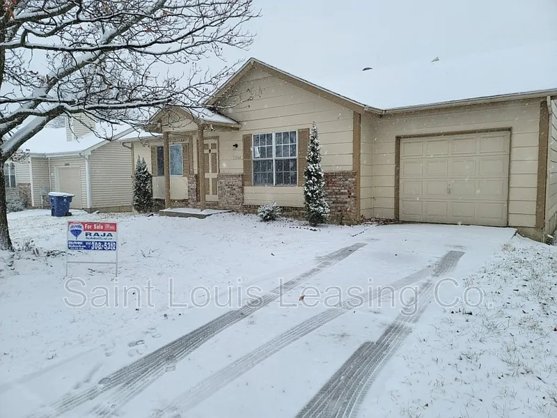 2064 Monks Hollow Dr photo 1