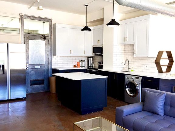 Fully remodeled kitchen with Samsung & LG appliances