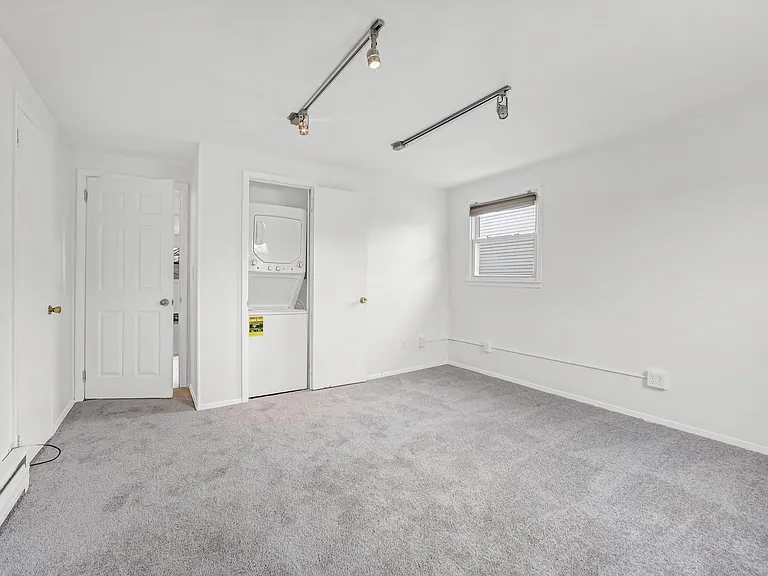 38 Washington Ave — Photo 10