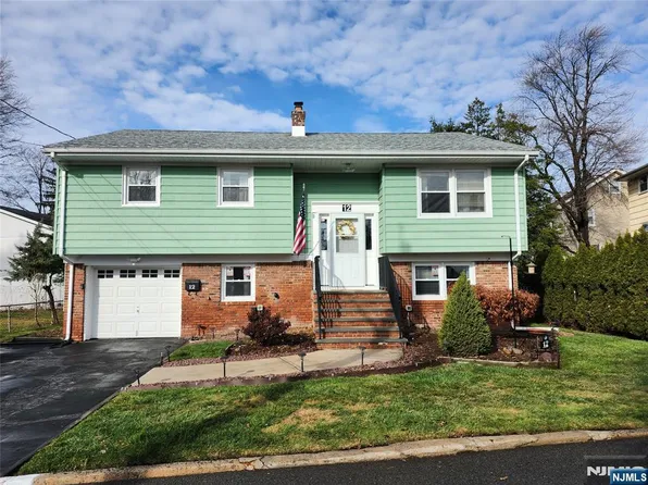 12 Henches Pl, Little Ferry, NJ 07643