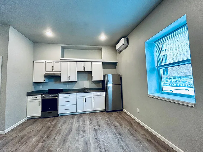 112 N Wenatchee Ave — Photo 15