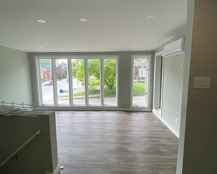 203 Elmwood Ave E — Photo 20