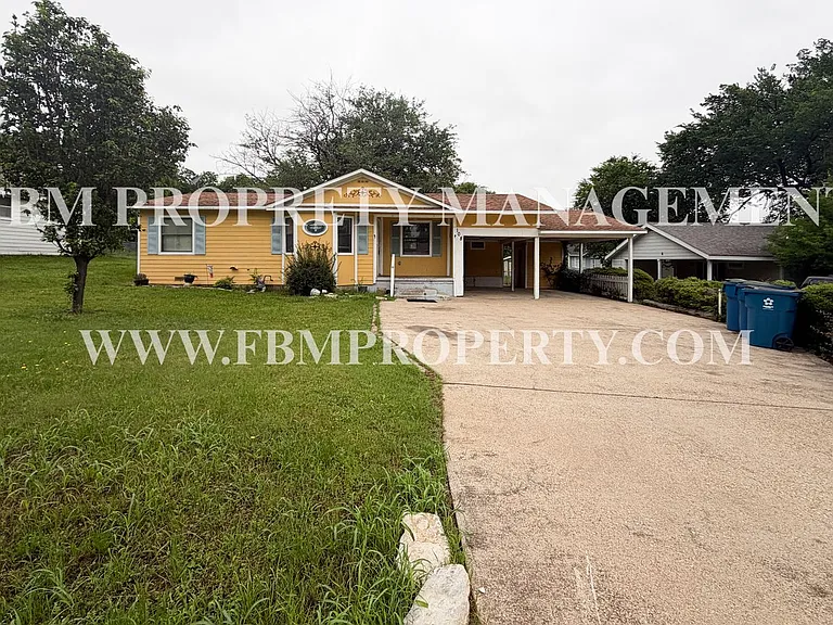 108 Sunset Cir — Photo 2