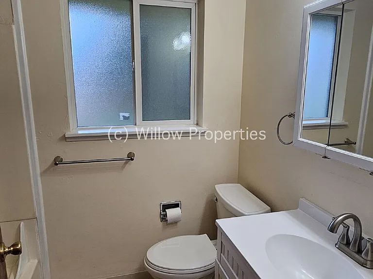 9205 Hipkins Rd SW #M — Photo 8