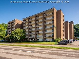 1st image of 2106 Kanawha Blvd E APT 509