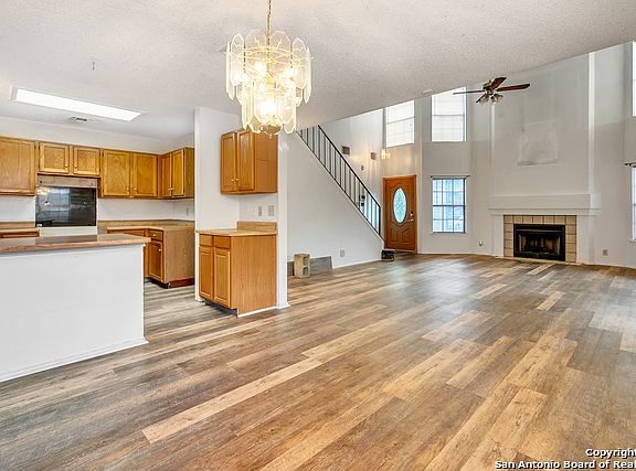 3rd image of 301 Cypressgarden Dr