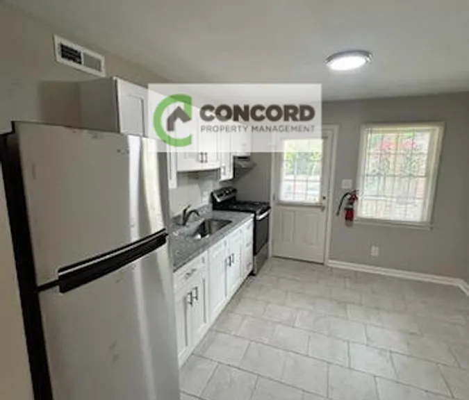 421 E Hendrix St #C — Photo 5