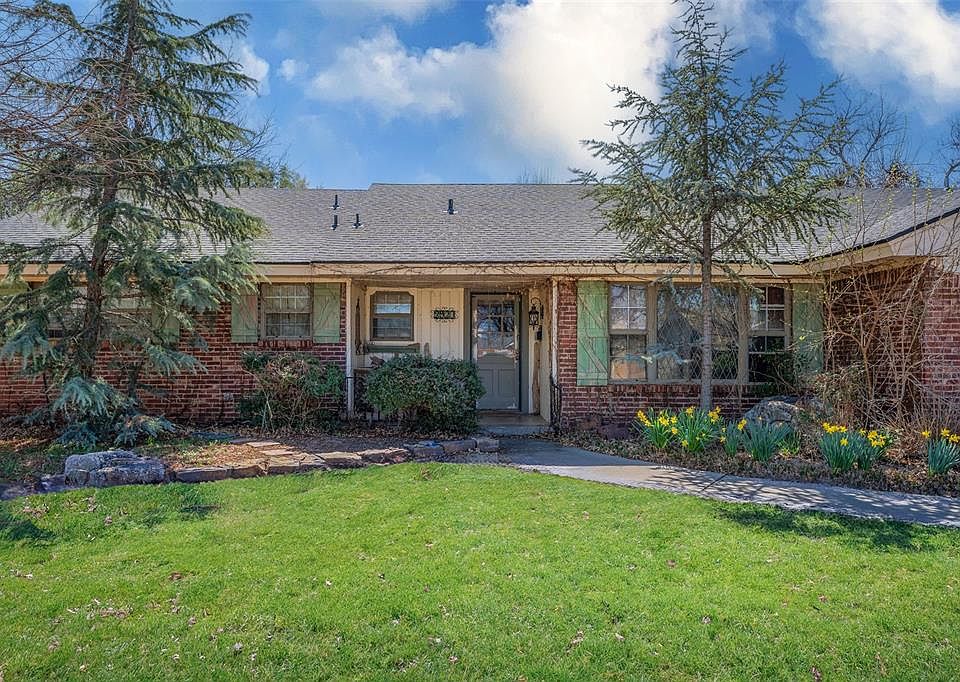 1st image of 2920 Huntleigh Dr