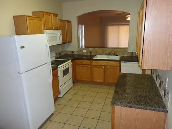 3 bed, 2.0 bath, 1349 sqft, $1,950 — Photo 2