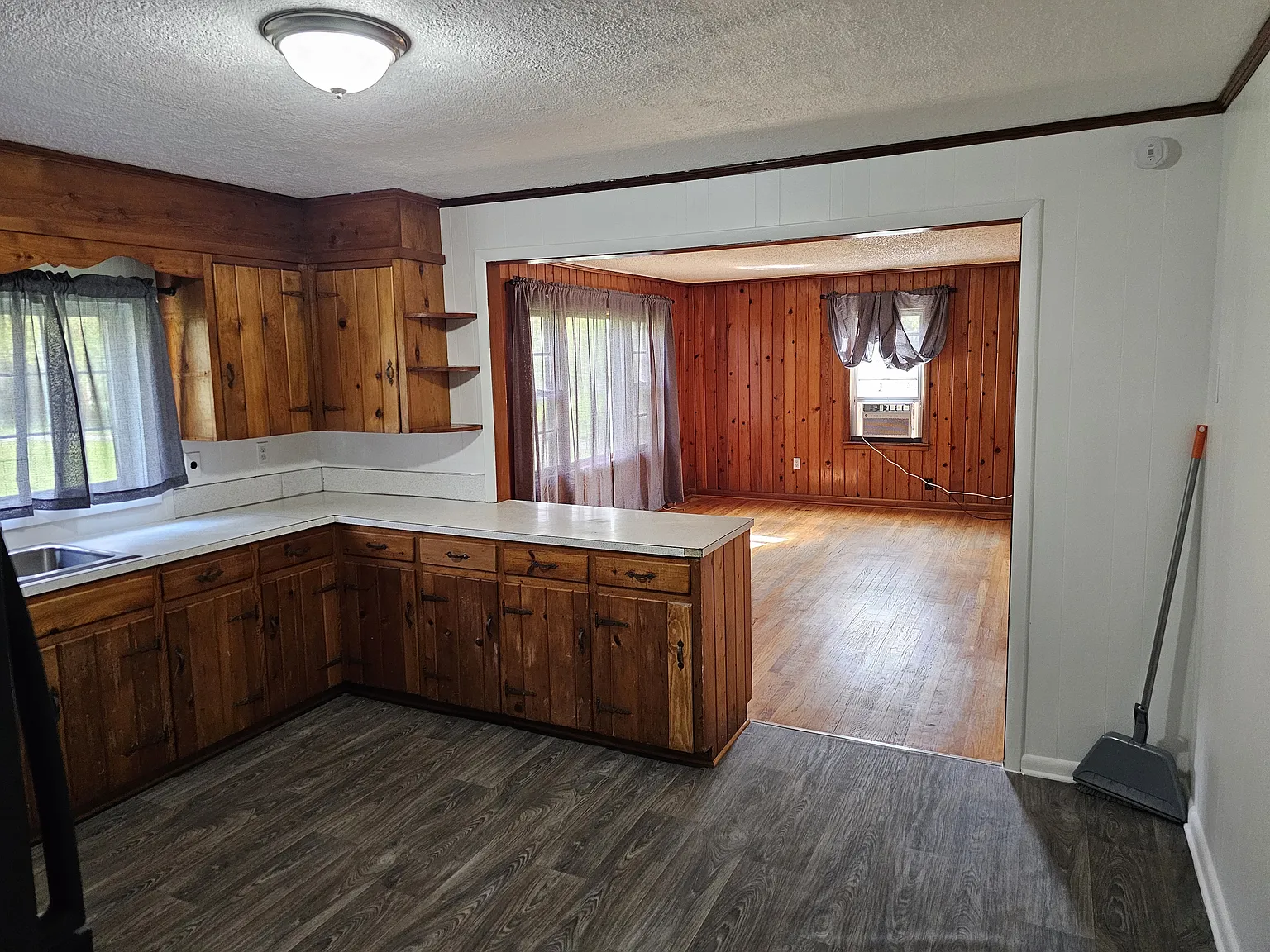 2 bed, 800 sqft, $1,050 — Photo 2