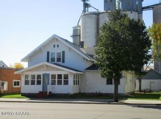 221 Atlantic Ave, Morris, MN 56267