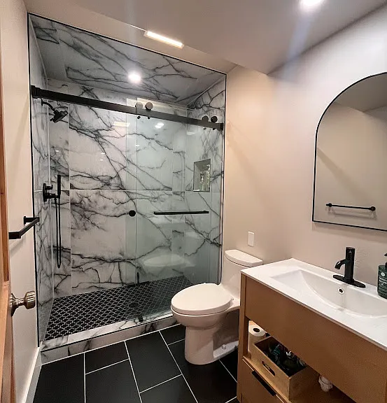 En-Suite Lower Bedroom Bath