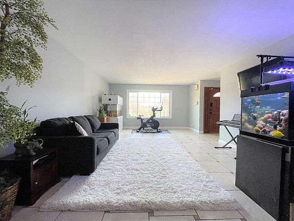 5th image of 2471 Glen Angus Way