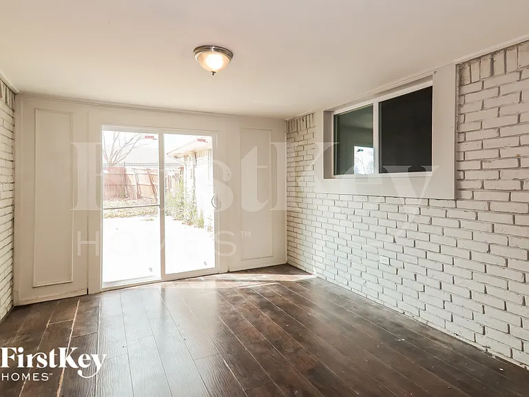 3413 Valley View Ln — Photo 10
