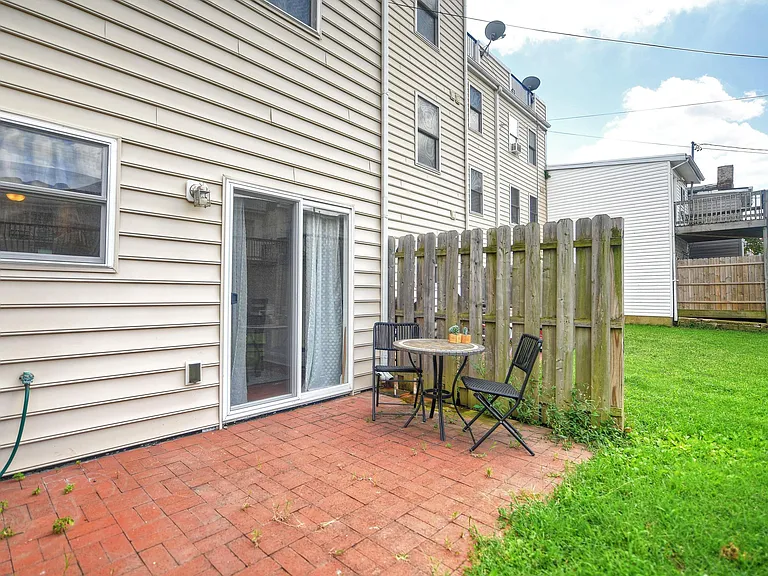 1624 Light St — Photo 10