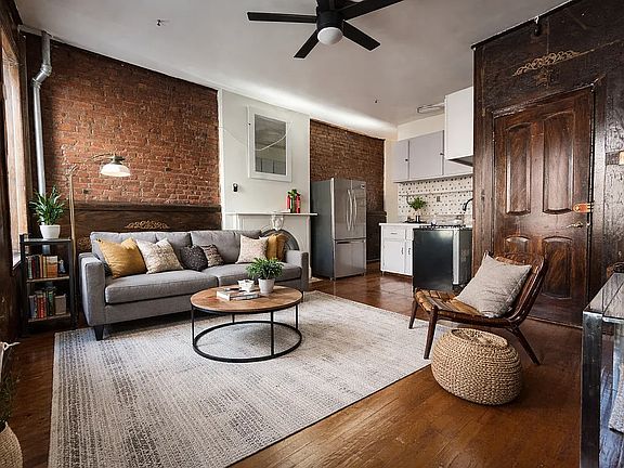 3rd image of 140 W 123rd St #2R