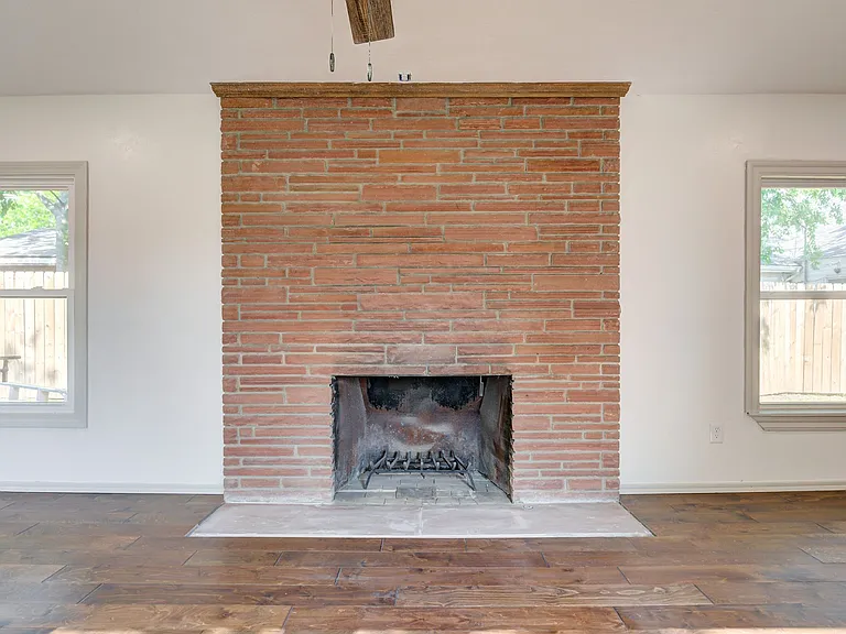 2324 NW 28th St — Photo 12