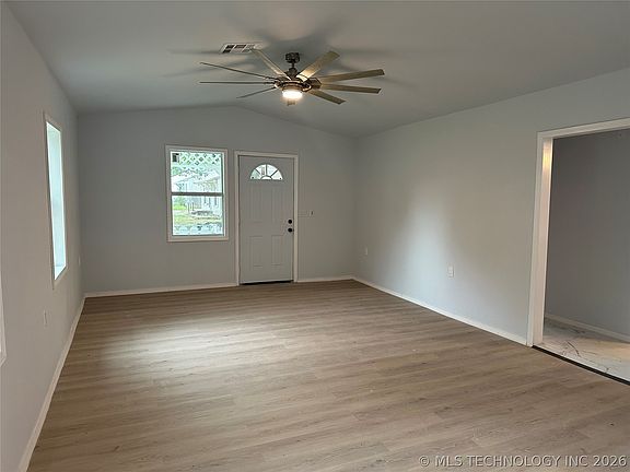 3rd image of 1402 Cherry St