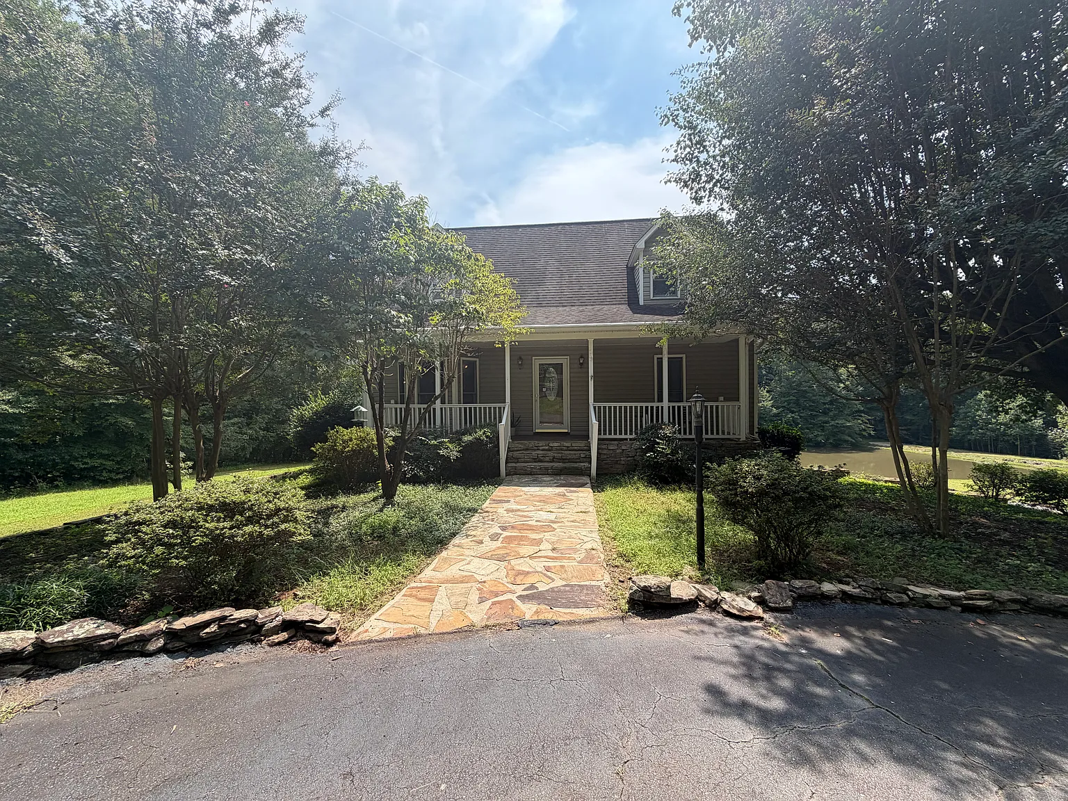3 bed, 2.5 bath, 1707 sqft, $1,900 — Photo 1