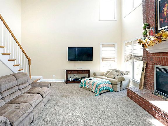 5th image of 909 Turnberry Dr