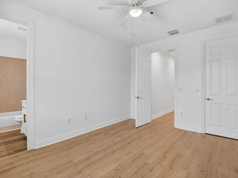 2502 N Dixie Hwy #32 — Photo 30