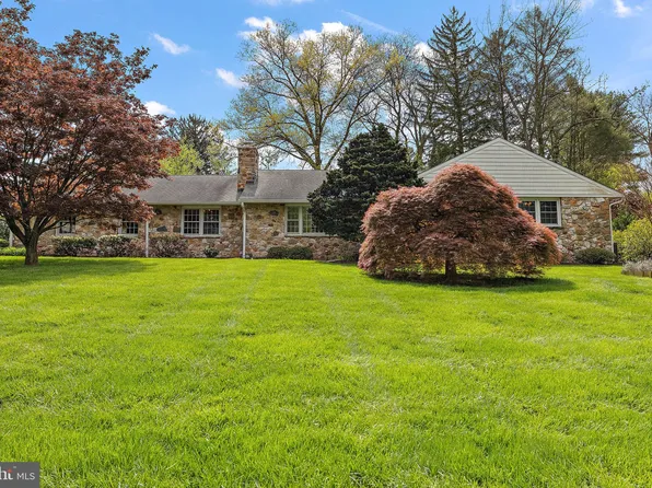 810 Fairthorne Dr, Kennett Square, PA 19348