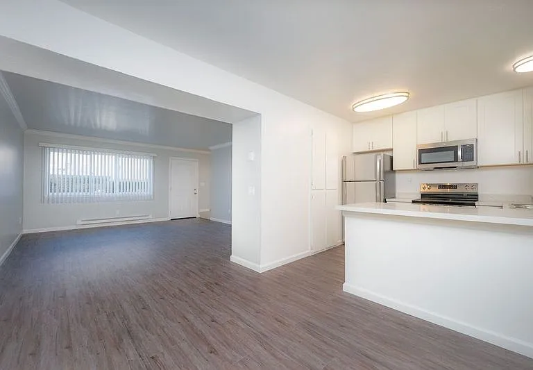 3040 Sunset Ave #5 — Photo 2
