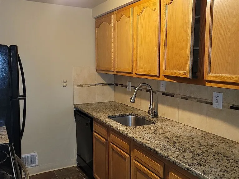 111 Elliot St — Photo 4