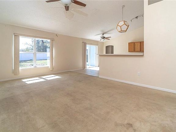 5th image of 1076 E New St