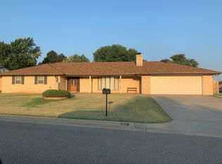 20 Redbud Dr, Clinton, OK 73601