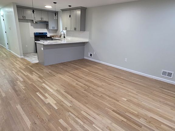 4th image of 140 Orange St Floor 1